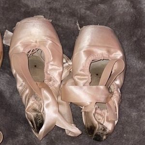 pointe shoes